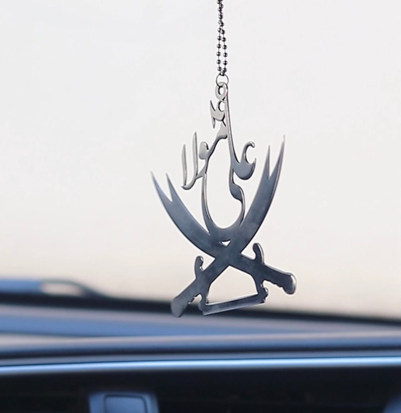 Ali mola car hang