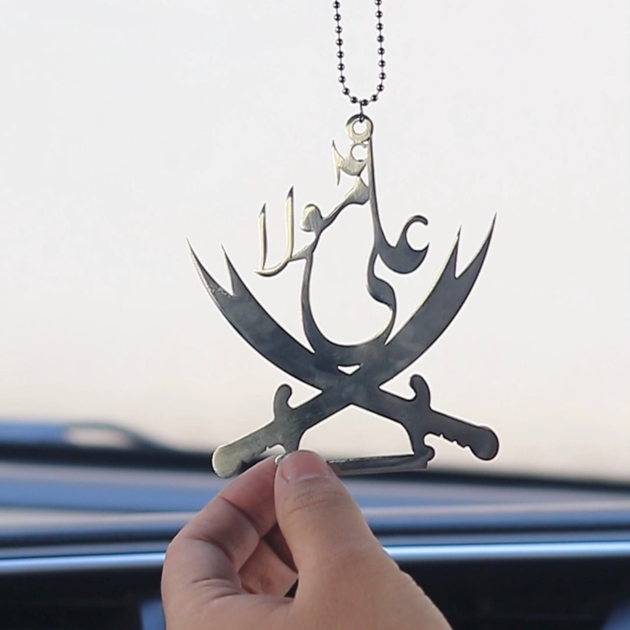 Ali mola car hang
