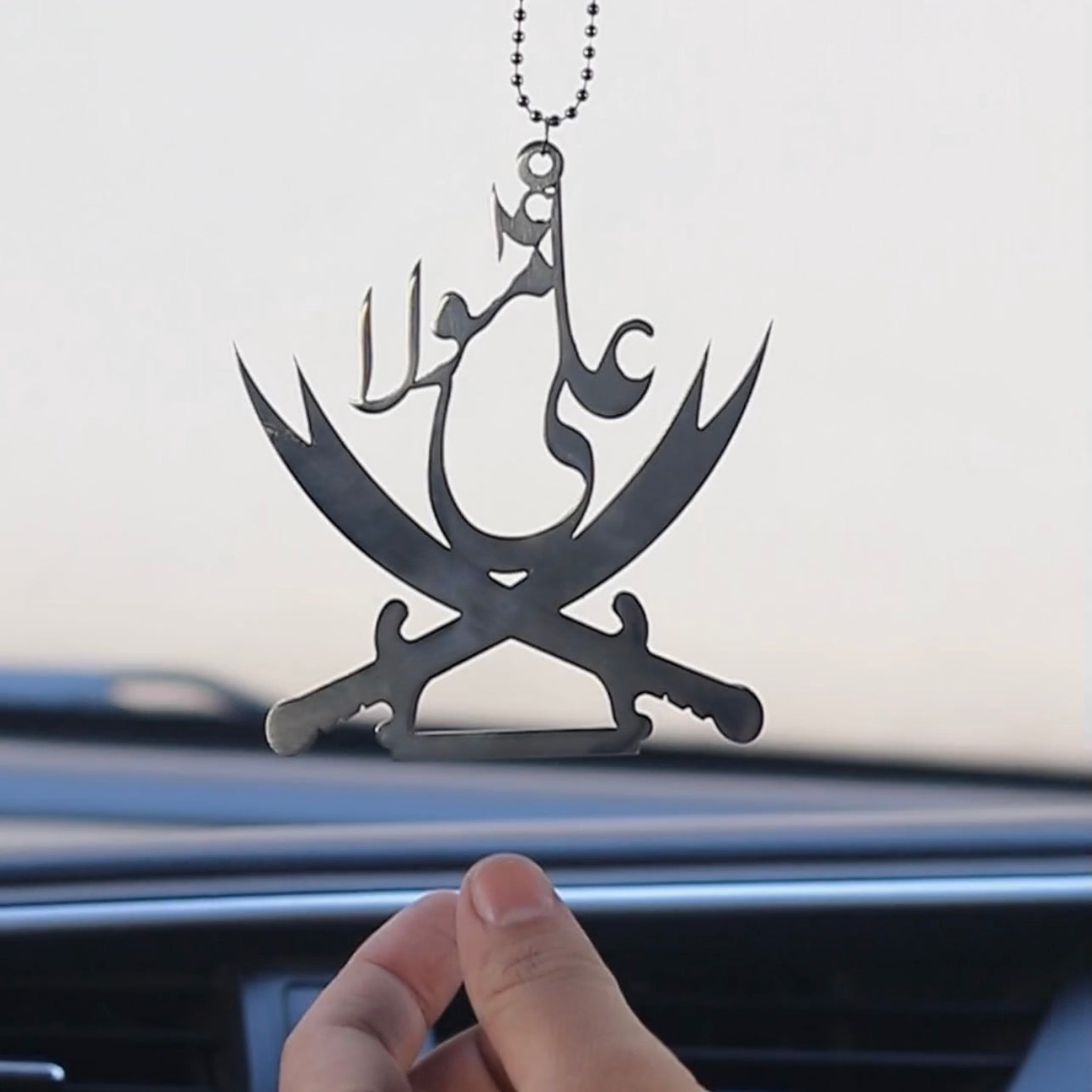 Ali mola car hang